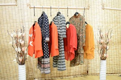 尚唯詩套裝春秋分份尾貨走貨 服裝批發貨源的智慧選擇